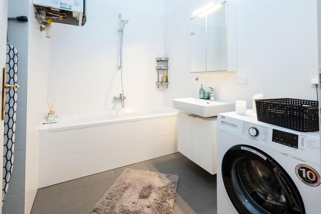 Orestaliving - Spacious 2Br On The Danube Canal 维也纳 外观 照片